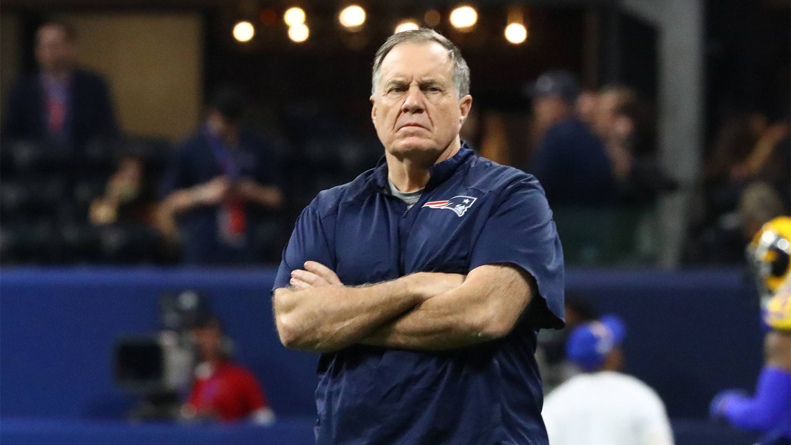 
                <strong>General Manager Bill Belichick</strong><br>
                Seitdem Tom Brady nicht mehr bei den Patriots spielt, schaut die NFL-Welt noch genauer nach New England. Wer war wirklich für die Dynastie verantwortlich? Zwölf Monate nach der Trennung ist Brady hier aktuell die klare Antwort. Nach der enttäuschenden Patriots-Saison wird Belichick gerade als General Manager strenger beurteilt. Seit 2013 schlug nur Offensive Tackle Isaiah Wynn richtig ein, mit Sony Michel und N'Keal Harry holte Belichick zwei Busts. In der Free Agency ließ er zudem Stars wie Pass Rusher Chandler Jones und natürlich Brady ziehen. Als Head Coach bleibt Belichick auch nach einer schwachen Saison der G.O.A.T, doch als General Manager steht der 68-Jährige unter Druck.
              