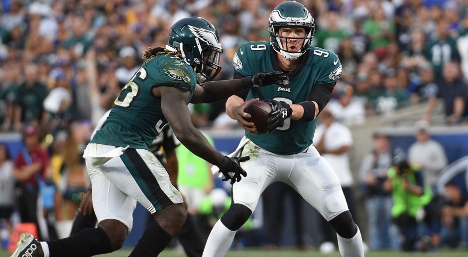 
                <strong>Philadelphia Eagles</strong><br>
                Carson Wentz führte die Eagles zur besten Saison seit mehreren Jahren. Gegen die Rams riss er sich nun das Kreuzband und wird Philadelphia in den restlichen Saisonspielen nicht mehr zur Verfügung stehen. Sein Backup Nick Foles hat in der Schlussphase gegen die Rams allerdings bereits bewiesen, dass er kein Schlechter ist. Es wird spannend zu sehen sein, ob er die Eagles durch die Playoffs führen kann.
              