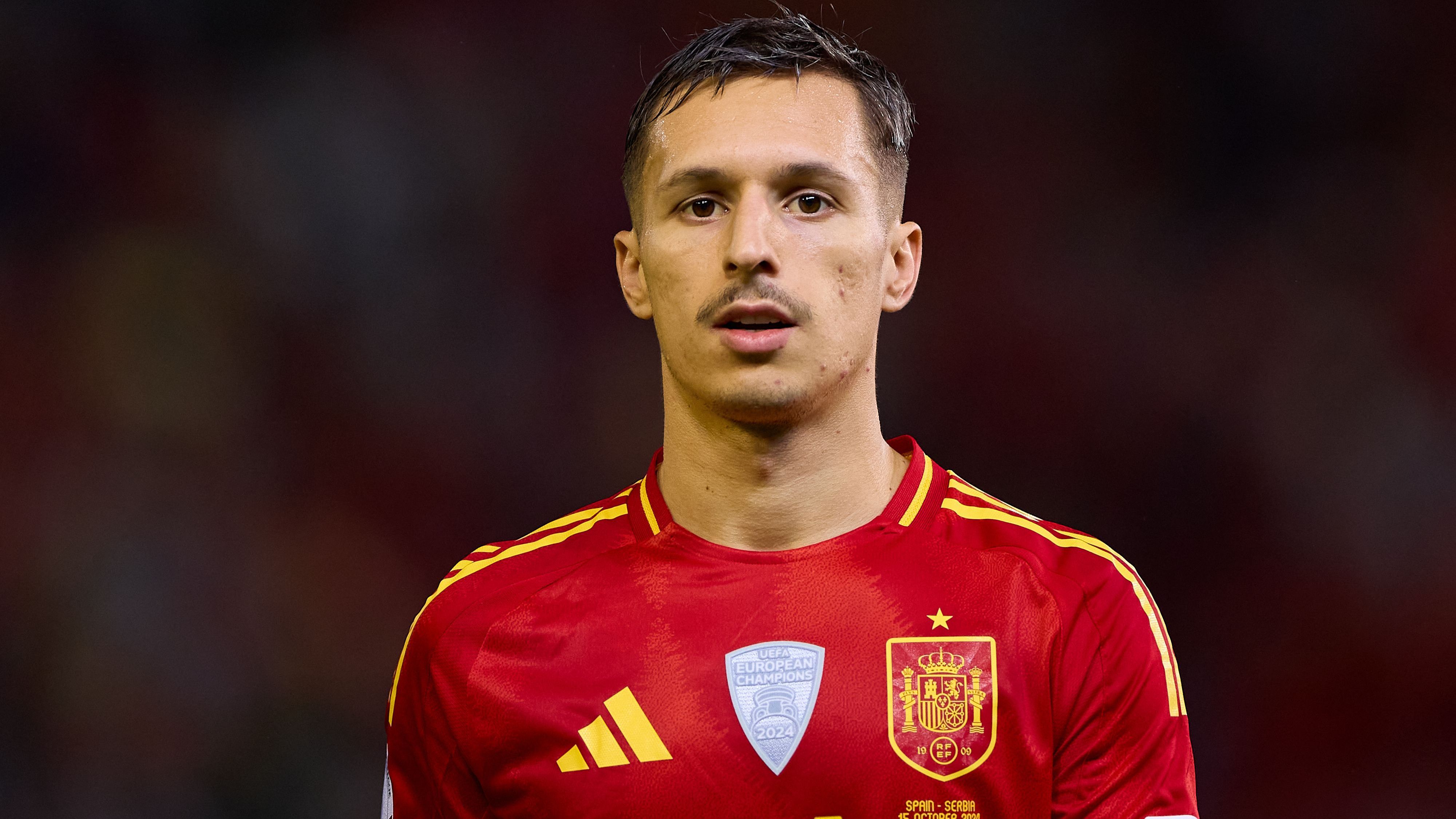 <strong>Bryan Zaragoza (FC Bayern München)</strong><br>Die Bayern wollen Zaragoza demnach am liebsten direkt verkaufen und nicht wieder verleihen. Er hat noch einen Vertrag bis 2029. Celta Vigo, Real Betis und Villareal können sich dem Bericht nach einen Deal vorstellen. Es soll auch lose Anfragen aus Italien und England geben.