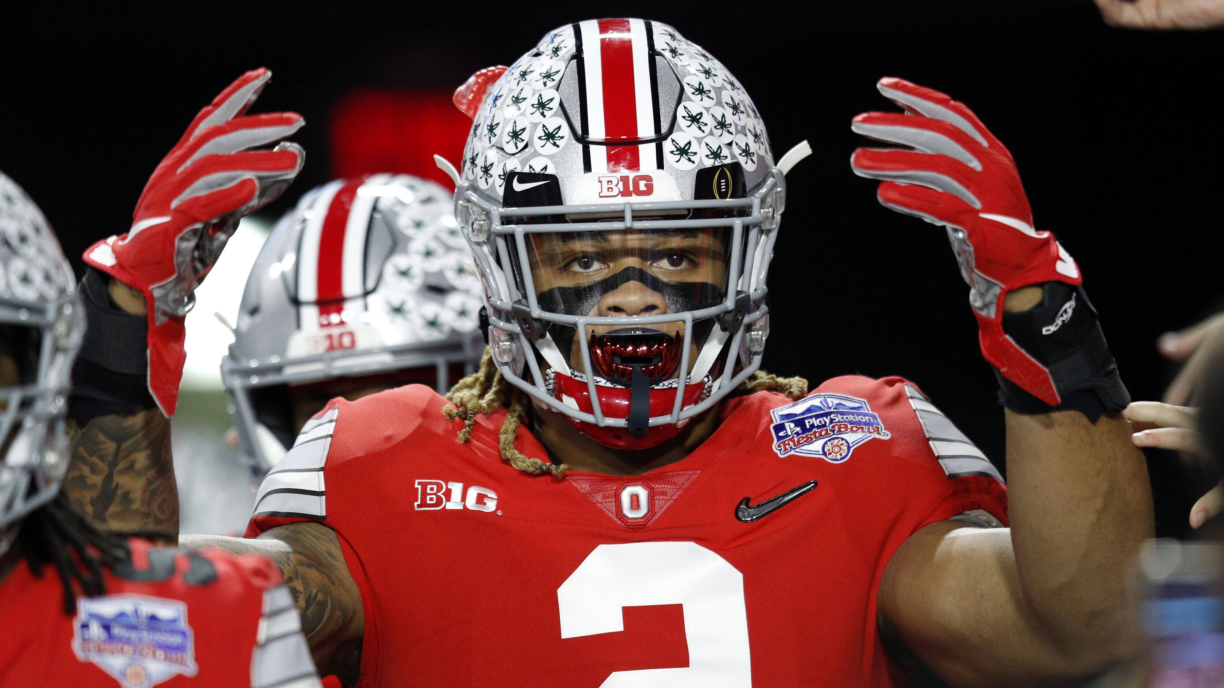 
                <strong>2. Pick – Washington Redskins: Chase Young (Edge Rusher, Ohio State)</strong><br>
                Der beste Football-Spieler im Draft. 16.5 Sacks vergangene Saison in Ohio State. Neu-Redskins-Coach Ron Rivera freut sich über den fünften First-Round-Pick in der Defensiv Line in Washington. D-Line Dominanz hat in San Francisco ganz gut funktioniert vergangene Saison. 
              