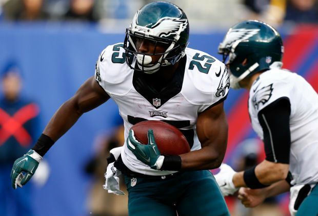 
                <strong>9. LeSean McCoy (22.1 Millionen)</strong><br>
                Neuer Verein und mehr Geld. Bei den Buffallo Bills verdient LeSean McCoy 40 Millionen US-Dollar in fünf Jahren. Durch 900.000 Dollar Werbeeinnahmen und 21.3 Millionen Dollar Gehalt und Prämien erreicht er Platz neun.
              