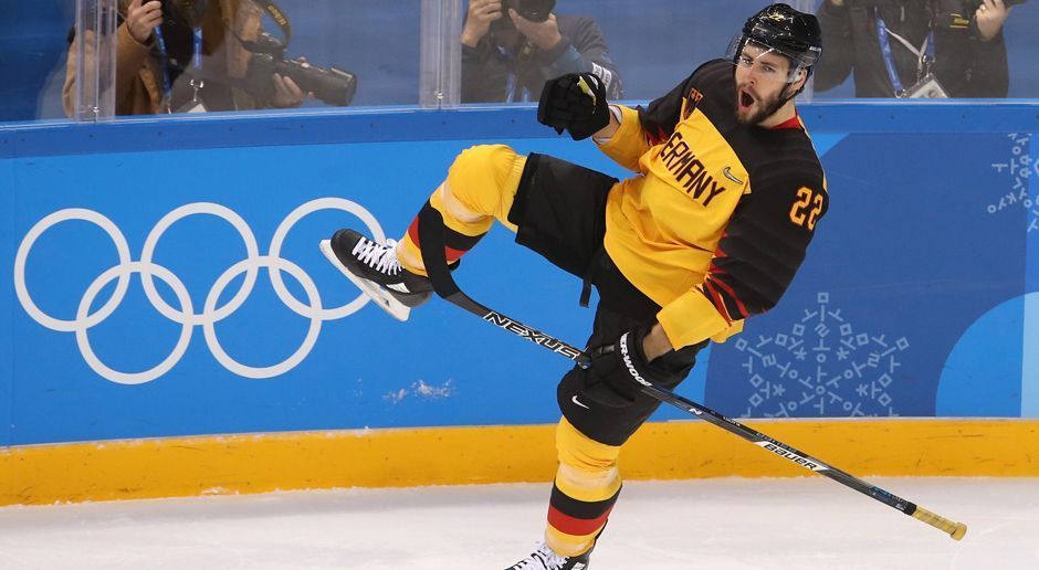 
                <strong>Bestes Ensemble: Deutsche Eishockey-Nationalmannschaft</strong><br>
                Nirgends wurde bei Olympia so mitgefiebert, wie bei der deutschen Eishockey-Nationalmannschaft. Das Team wuchs über sich hinaus, gewann gegen Übermannschaften wie Schweden oder Kanada und hatte im Finale den haushohen Favoriten Russland am Rande einer Niederlage. Danke, für ein historisches Turnier! Ihr seid eine geile Truppe - Deutschland ist stolz auf euch! 
              