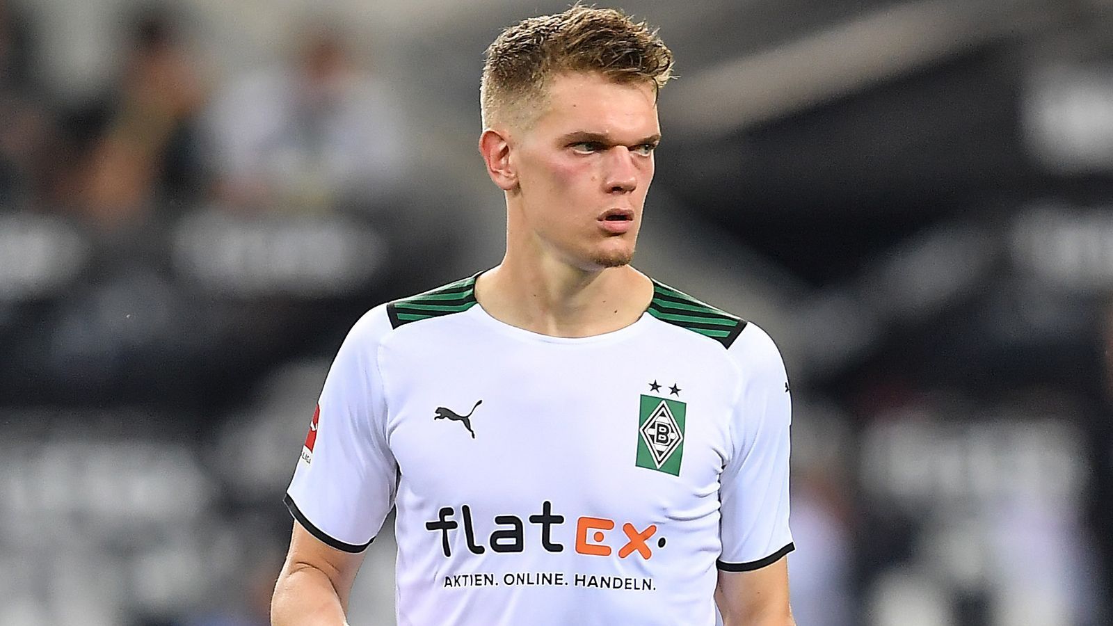 
                <strong>Matthias Ginter</strong><br>
                Übernimmt in der Gladbacher Defensive wie immer Verantwortung. Dabei war sein Einsatz nach Erkrankung lange unklar. Von einem körperlichen Unwohlsein war aber nichts zu sehen. 100 Prozent gewonnene Zweikämpfe in der ersten Halbzeit. Die wenigen Offensivangriffe der Münchener blockt Ginter problemlos ab. ran-Note: 2
              