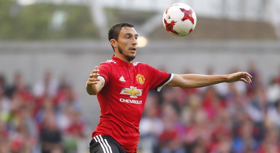 
                <strong>Matteo Darmian: 18 Millionen Euro Ablöse (Sommer 2015)</strong><br>
                Der vom FC Turin gekommene Rechtsverteidiger hatte zu Beginn einige gute Auftritte im United-Trikot. Allerdings musste er später aufgrund zahlreicher Verletzungen auf anderen Positionen aushelfe und konnte immer seltener überzeugen. In der laufenden Saison hat er bislang nur drei Einsätze absolviert und wird wohl in Zukunft keine allzu große Rolle bei United spielen. 
              