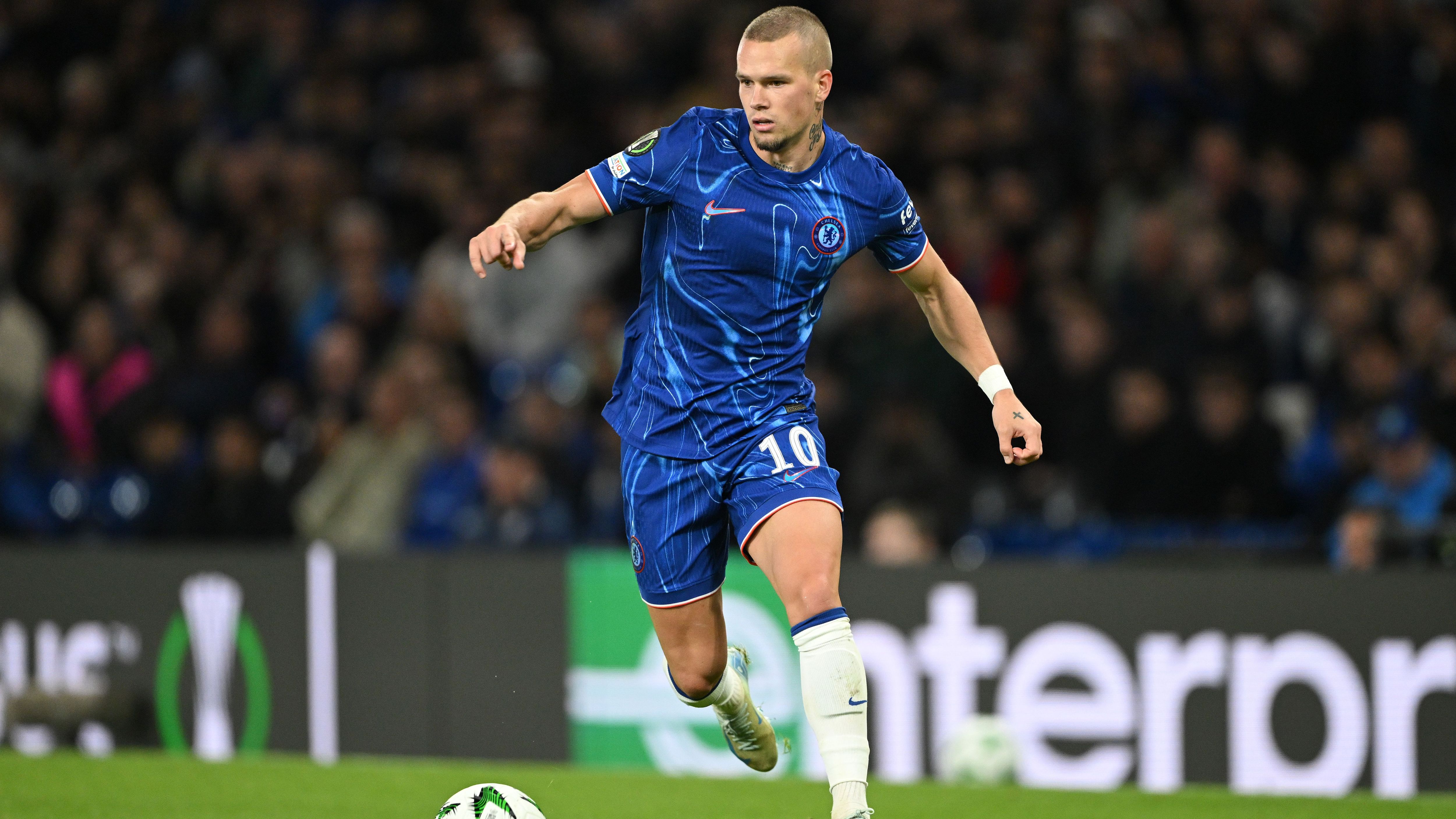 <strong>Mykhaylo Mudryk und Co.: Die längsten Sperren im Fußball</strong><br>Die Karriere von&nbsp;Mykhaylo Mudryk&nbsp;könnte wohl für eine sehr lange Zeit unterbrochen werden. Dem Ukrainer droht laut "Telegraph" eine Sperre von bis zu vier Jahren. Beim Chelsea-Profi wurde im Rahmen eines Dopingtests die verbotene und leistungssteigernde Substanz Meldonium nachgewiesen.&nbsp;<strong><em>ran</em></strong> zeigt eine Auswahl der längsten Strafen. (Stand: 18. Juni 2025)