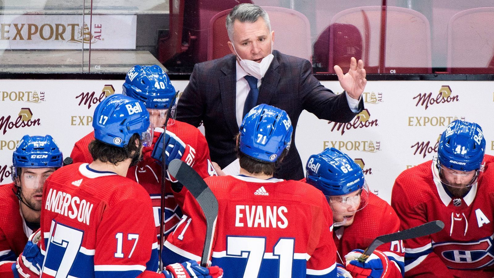 
                <strong>Montreal Canadiens</strong><br>
                Die Montreal Canadiens sind zweifelsohne die größte Enttäuschung der NHL-Saison 2021/2022. Nachdem die Kanadier in der vergangenen Saison noch in das Finale um den Stanley Cup eingezogen sind und lediglich von den Tampa Bay Lightning gestoppt werden konnten, spielten sie diesmal um den Kampf für die Playoffs nie eine Rolle. Selbst der Trainerwechsel, als Martin St. Louis am 9. Februar Dominique Ducharme beerbte, blieb ohne Wirkung.  
              