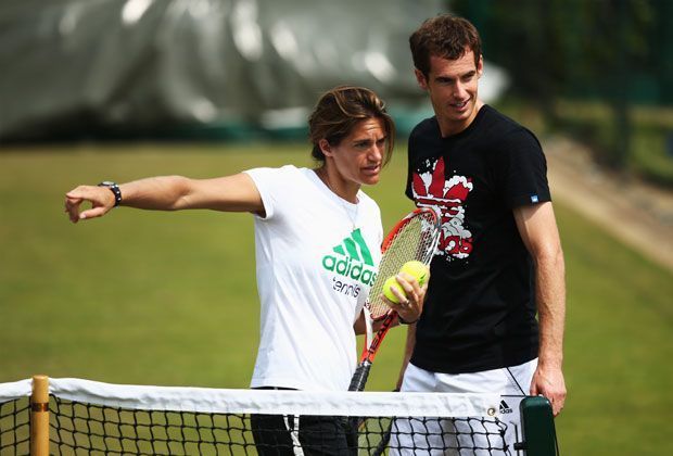 
                <strong>Wimbledon - die schönsten Bilder aus dem All England Club</strong><br>
                Seit Wimbledon zeigt sie ihm wo es lang geht: Amelie Mauresmo (links) ist die neue Trainerin von Andy Murray
              