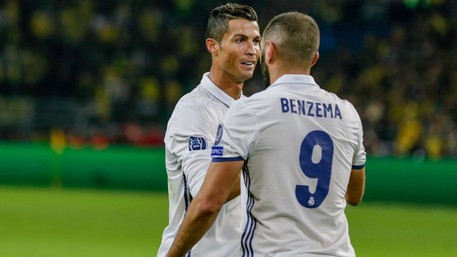 
                <strong>Cristiano Ronaldo und Karim Benzema (Real Madrid, Saison 2015/16)</strong><br>
                Tore gesamt: 20 (Cristiano Ronaldo mit 16 Toren, Karim Benzema mit vier Toren)
              