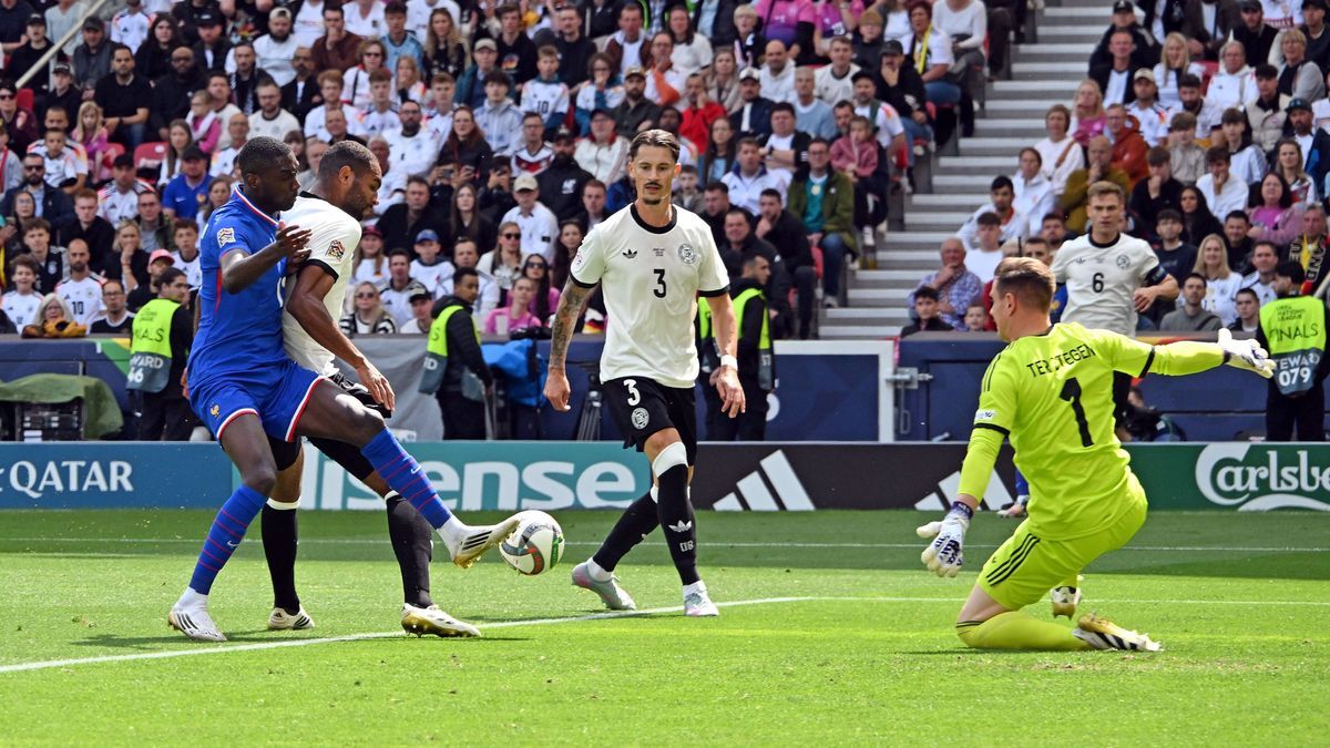 08.06.2025, xsltx, Fussball UEFA Nations League Platz 3, Deutschland - Frankreich v.l. Randal Kolo Muani (Frankreich), Jonathan Tah (Deutsche Fussball Nationalmannschaft DFB), Robin Koch (Deutsche ...