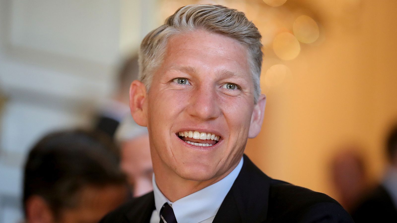 
                <strong>Respekt</strong><br>
                ran.de sagt: Alles Gute, Bastian Schweinsteiger.
              