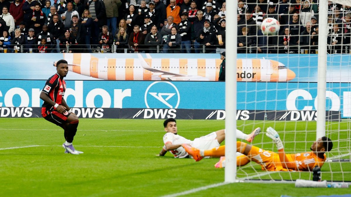 Luis Díaz grätscht den Ball zum Blitztor über die Linie