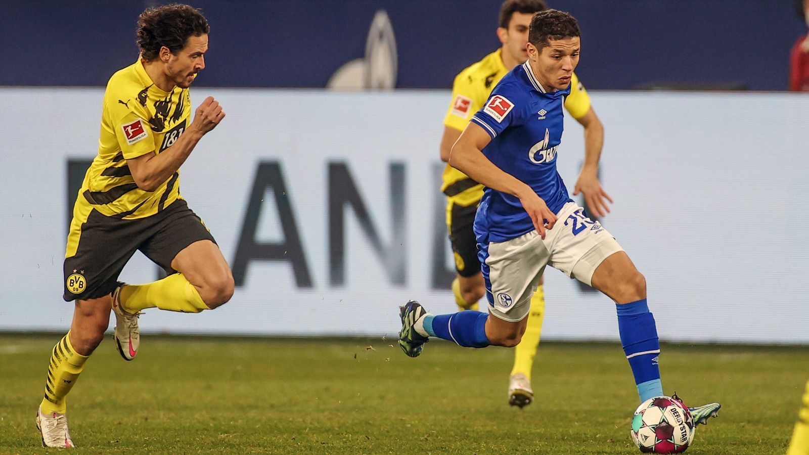 
                <strong>Thomas Delaney</strong><br>
                Der defensive Mittelfeldspieler stabilisiert das Spiel von Dortmund, gewinnt viele wichtige Bälle, unterbindet auch im eigenen Strafraum Angriffe des FC Schalke. ran-Note: 2
              