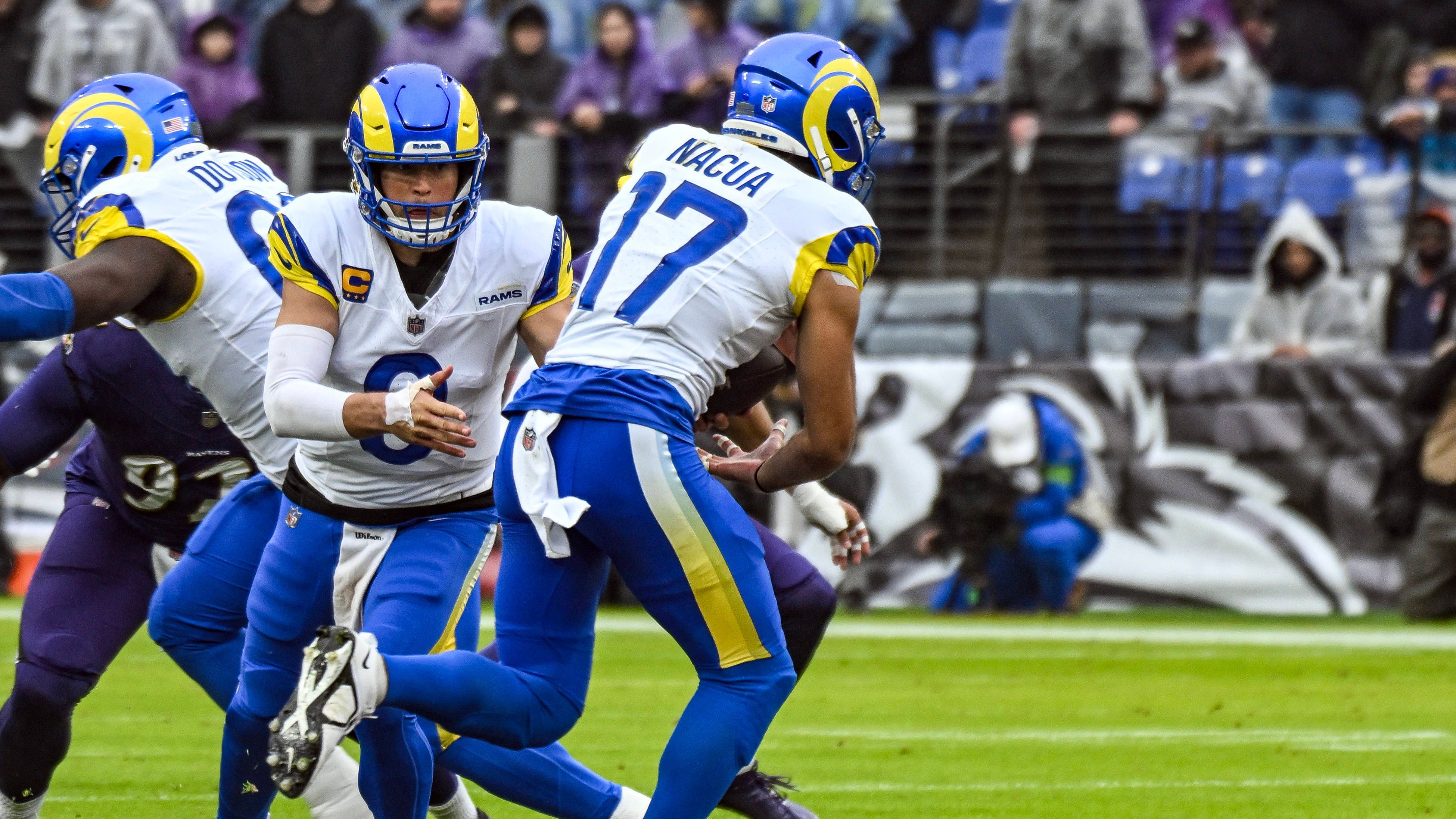 <strong>Los Angeles Rams<br></strong>Nach einer verletzungsgeplagten vergangenen Spielzeit knüpfte Stafford in dieser Saison wieder an alte Leistungen an. Vor Saisonbeginn stellten die Rams den jüngsten Kader der Liga. Stafford dirigierte in der regulären Spielzeit mit all seiner Erfahrung eine spritzige Offensive mit neuen Leistungsträgern wie Wide Receiver Puka Nacua oder Running Back Kyren Williams.