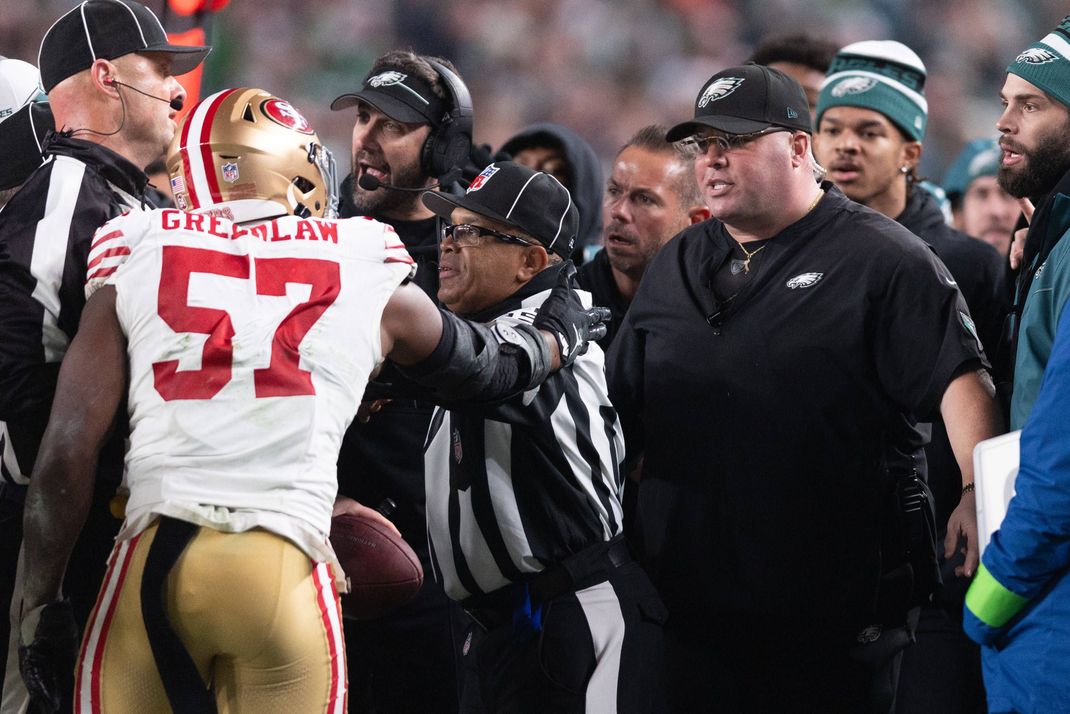 49ers-Linebacker Dre Greenlaw legte sich mit Dom DiSandro, dem Mitarbeiter der Philadelphia Eagles, an