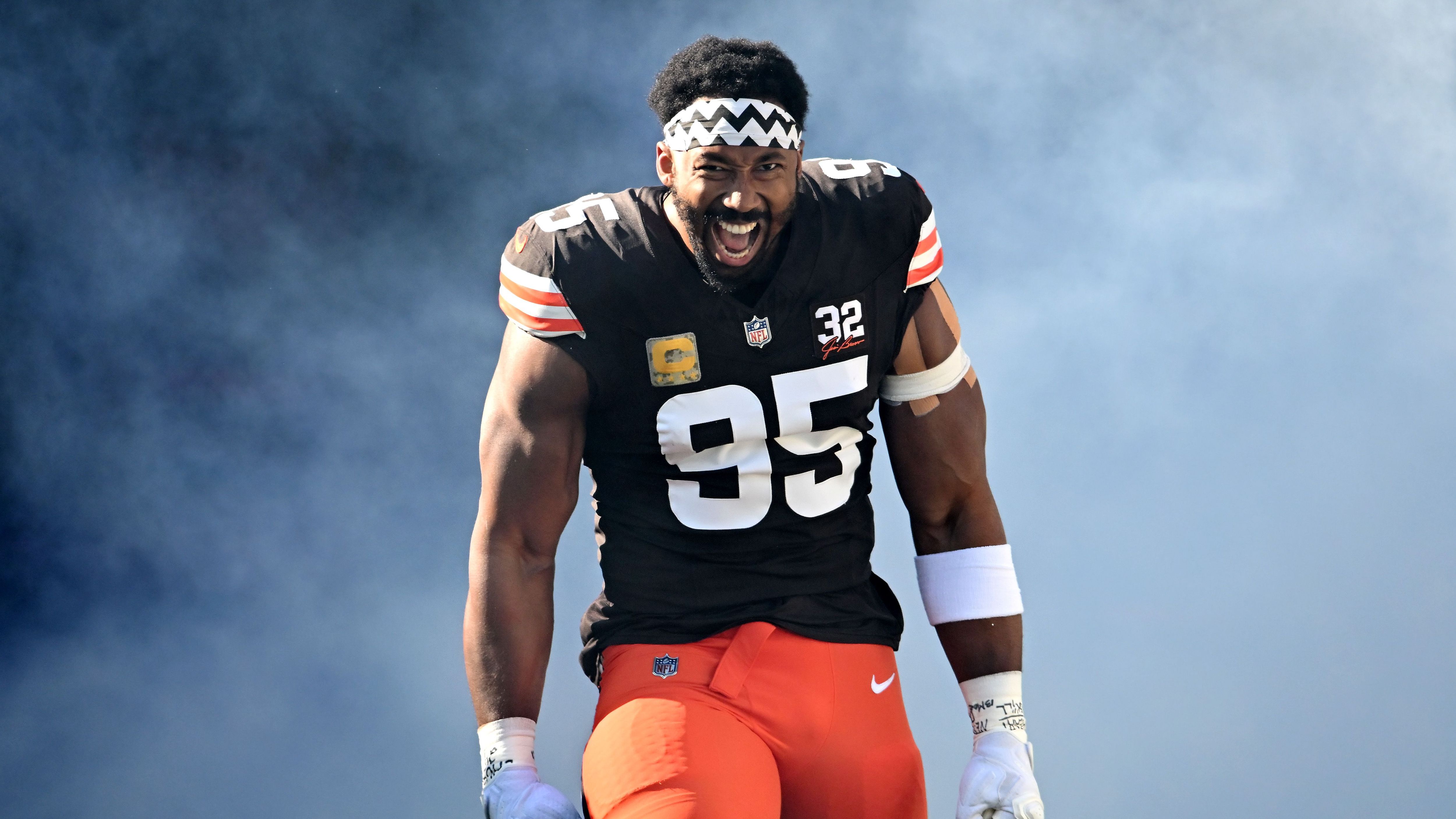 <strong>Platz 2: Cleveland Browns<br></strong>Die Browns-Defensive legte vergangene Saison einen Höhenflug hin, den wohl kaum ein Autopilot hätte besser berechnen können. Und die gute Nachricht für Browns-Fans: Die Defensive konnte weitestgehend zusammengehalten werden. Zweitrunden-Pick Mike Hall könnte die Defensive Line noch unberechenbarer machen.&nbsp;