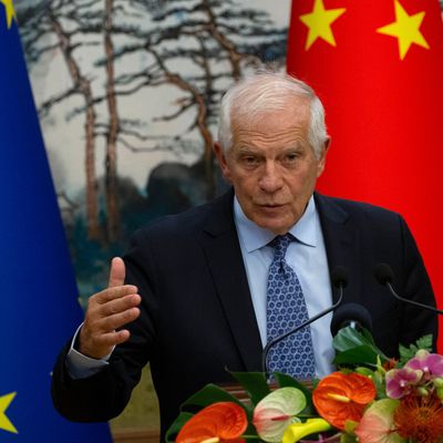 13.10.2023, China, Peking: Josep Borrell, Hoher Vertreter der EU für Außen- und Sicherheitspolitik