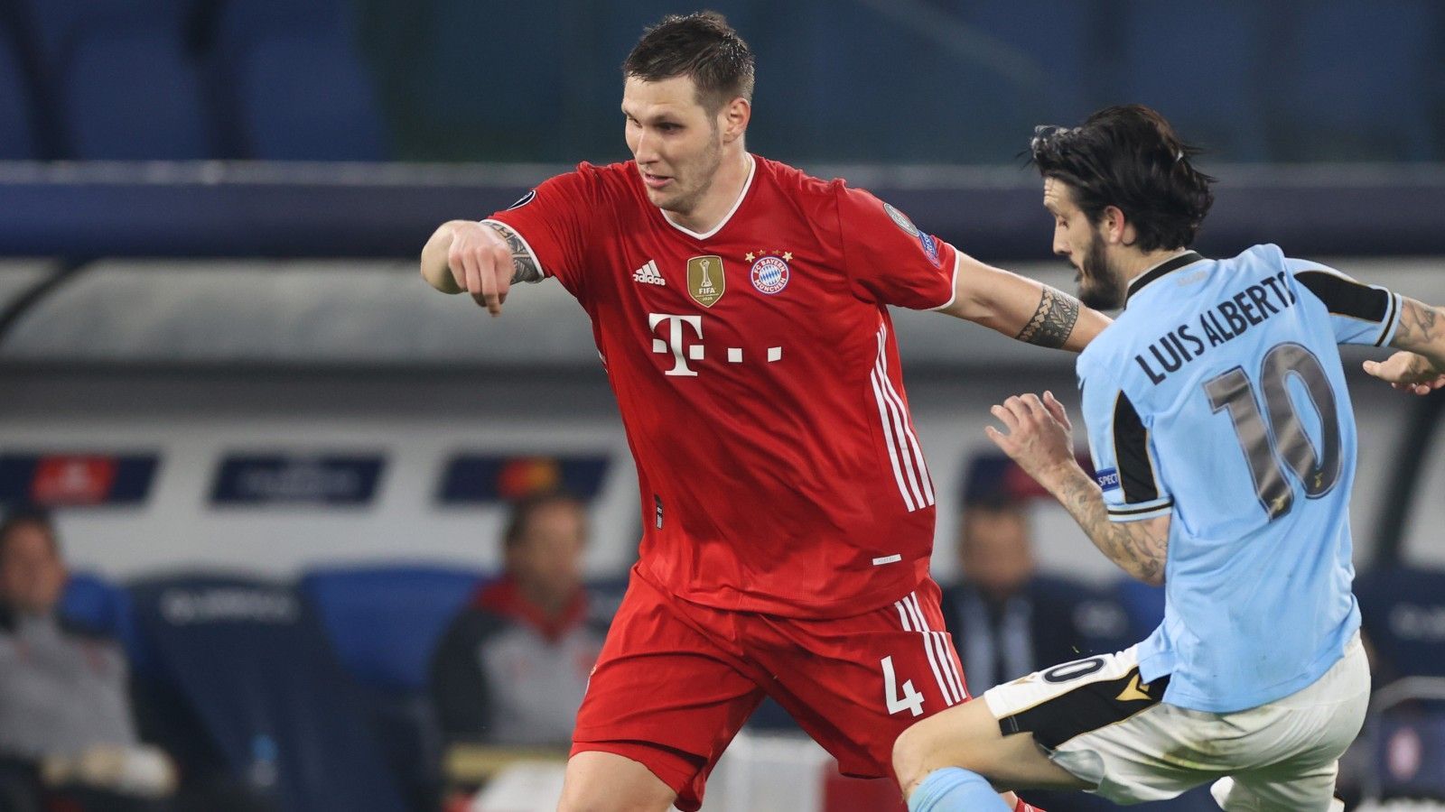 
                <strong>Niklas Süle</strong><br>
                Das Dribbling des Rechtsverteidigers ist der Ausgangspunkt für die 1:0-Führung. Defensiv lässt er wenig zu, ist dann aber gegen Torschütze Correa nicht bissig genug. Peu a peu gewöhnt sich der Hüne an die ungewohnte Position. Seine wuchtigen Vorstöße sind mit legalen Mitteln nur schwer zu stoppen. ran-Note: 3
              