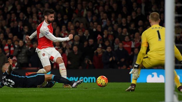 
                <strong>Sturm: Olivier Giroud.</strong><br>
                Olivier Giroud: In der ersten Halbzeit war Giroud abgemeldet. Zwischen Otamendi und Mangala konnte der Mittelstürmer nur selten den Ball fest machen. Folglich wich er häufig nach außen aus. In der 45. Minute wurde er dann das erste Mal richtig in Szene gesetzt und vollendete eiskalt zum 2:0. Wurde in der zweiten Halbzeit stärker und gewann mehr Zweikämpfe. ran-Note: 3.
              