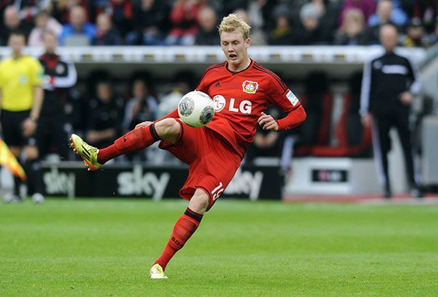 
                <strong>Julian Brandt (Bayer Leverkusen)</strong><br>
                Julian Brandts Profikarriere läuft momentan perfekt. In der Saison 2013/14 kam der 18-Jährige bereits auf zwölf Bundesligaeinsätze, war an fünf Toren beteiligt und durfte sogar schon zwei Mal in der Königsklasse auflaufen. Dieses Jahr soll endgültig der große Durchbruch gelingen.
              