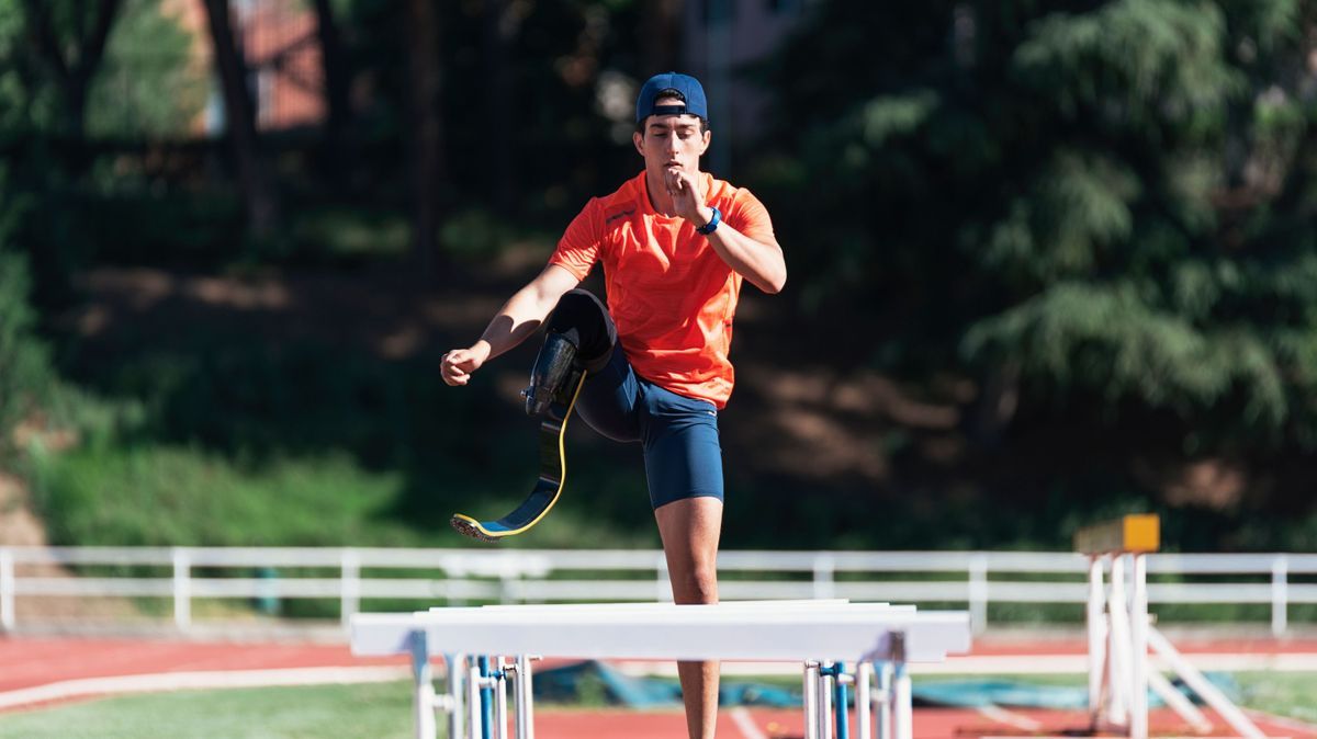 Disabled man athlete training with leg prosthesis.