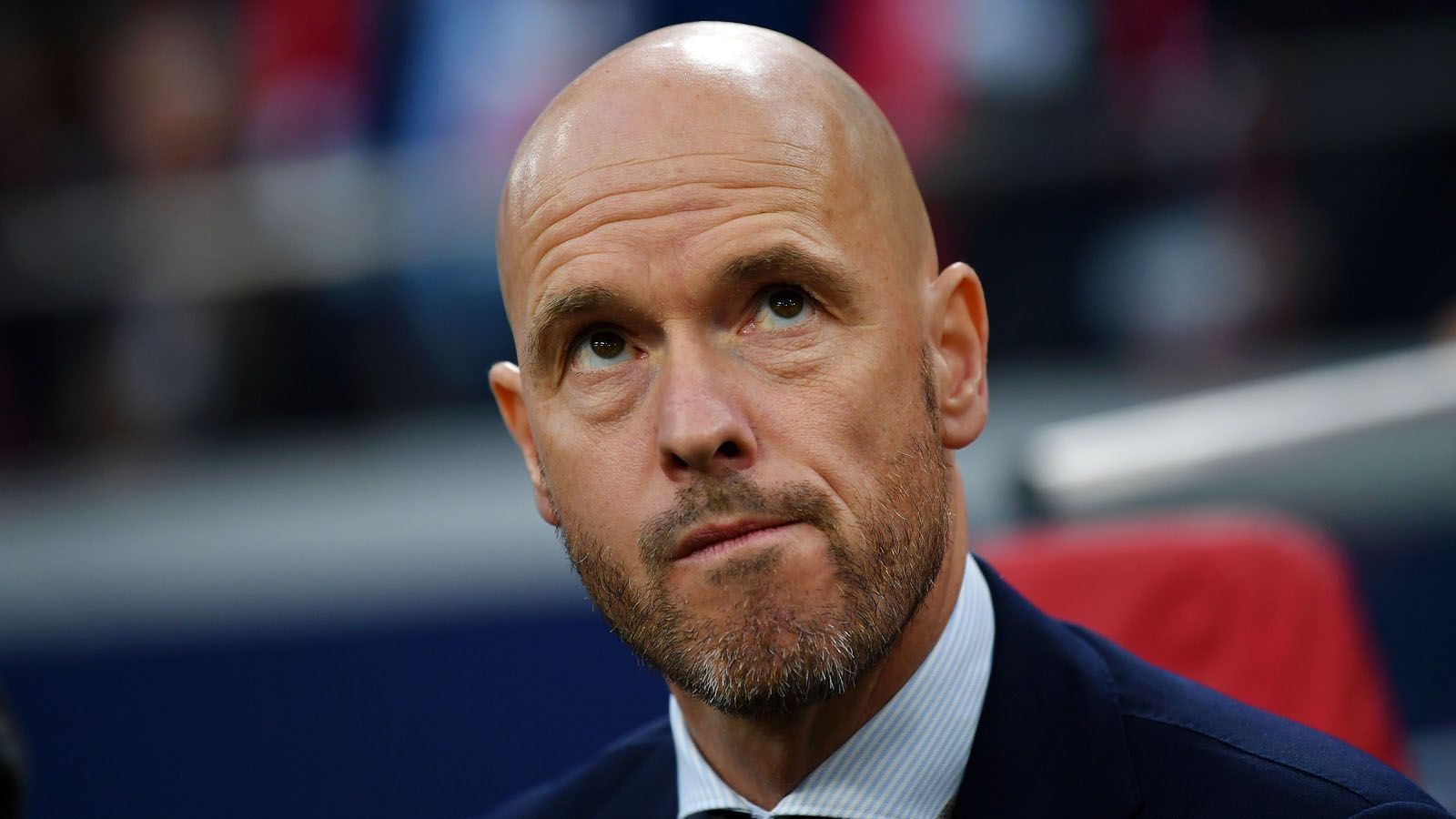 
                <strong>Eredivisie</strong><br>
                Eredivisie: 11. Juni bis 02. September 2019Ajax-Coach Erik ten Hag droht weiterhin der Ausverkauf seiner jungen Erfolgsmannschaft, der überraschend der Einzug ins Halbfinale der Champions League gelungen war. Beste Werbung für die Spieler, um sich bei anderen Vereinen zu empfehlen. Frenkie de Jong geht zum FC Barcelona, Matthjis de Ligt hat offenbar die freie Wahl, welchem Top-Klub er sich anschließen will. Und die beiden bleiben wohl nicht die einzigen Abgänge aus Amsterdam. Immerhin: Bis zum 02. September hat der Klub Zeit, das von Youngstern geprägte Team so zu verstärken, dass Ajax auch 2019/2020 wieder ganz weit vorne mitmischen kann.
              