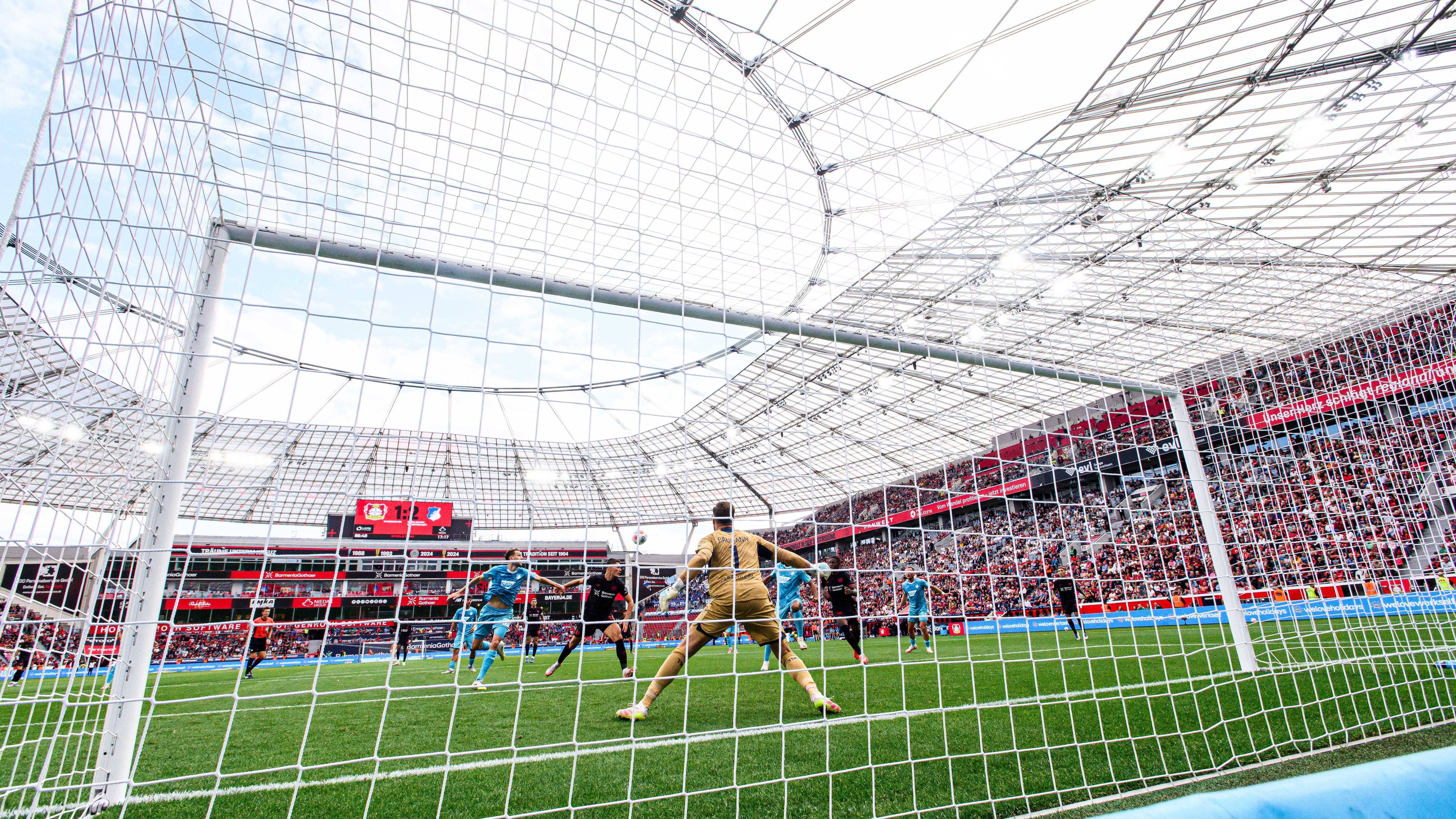 <strong>Bayer 04 Leverkusen - BayArena</strong><br>Jährlicher Erlös: 3 Millionen Euro<br>Laufzeit: Unbefristet