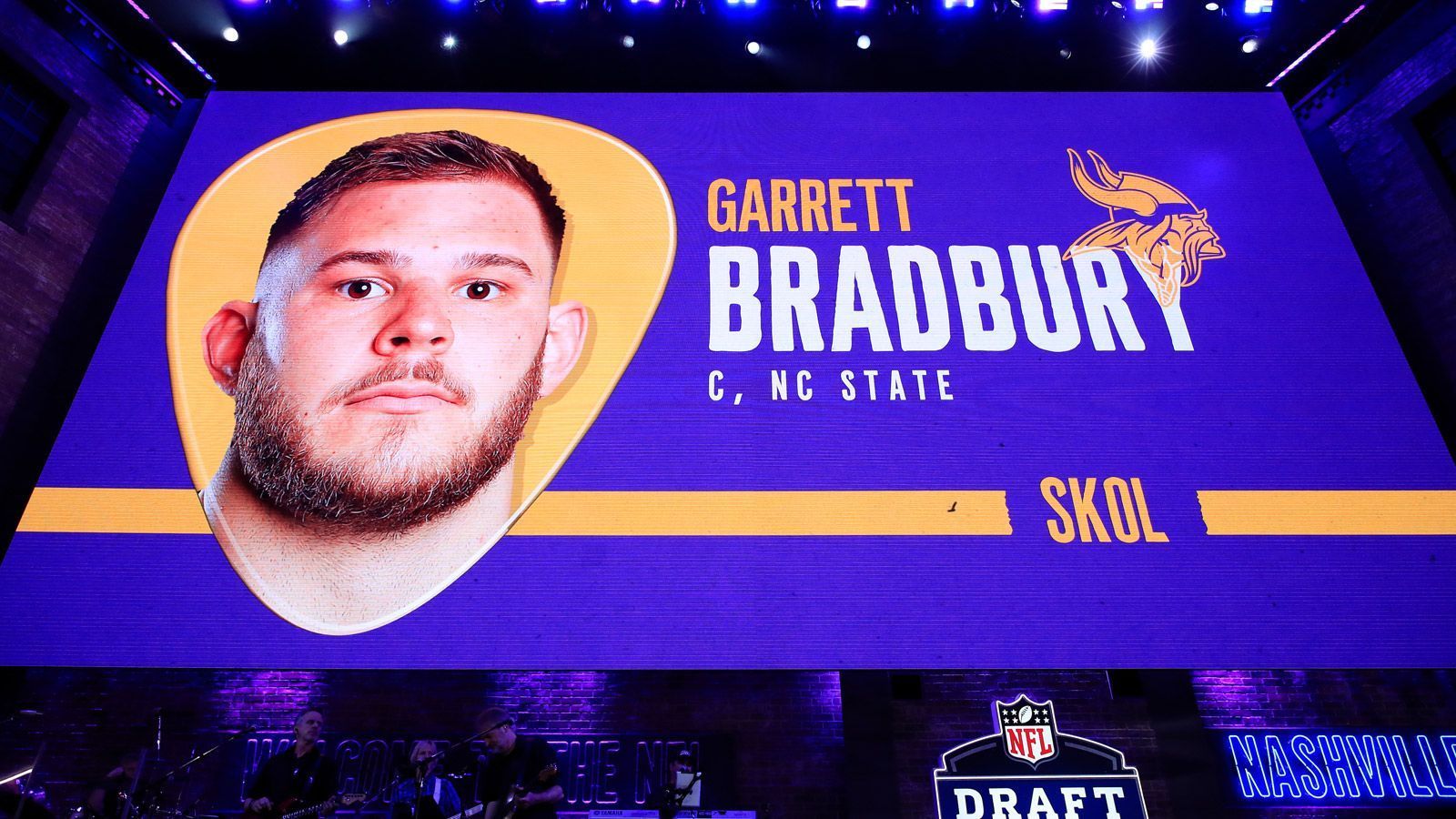 
                <strong>Draft Pick 18: Minnesota Vikings</strong><br>
                Spieler: Garrett BradburyPosition: CenterCollege: NC State
              