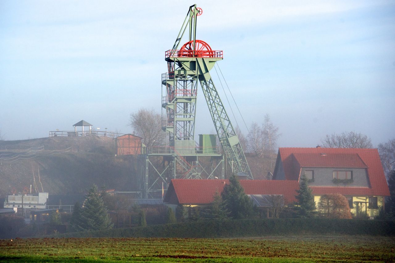 Kupferschieferbergwerk Röhrigschacht, Sangershausen-Wettelrode: Das Wahrzeichen des Röhrigschachts ist eine der ältesten Schachtfördergerüste Europas. Über 800 Jahre wurde hier Kupferschiefer abgebaut.