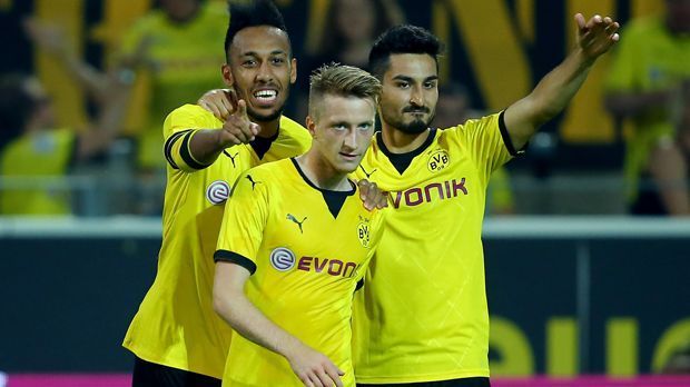 
                <strong>Ilkay Gündogan: Option 1</strong><br>
                Option 1: Der Verbleib in Dortmund. Bereits 2014 wird viel über Gündogans Abgang spekuliert - am Ende verlängert er bis 2016. Auch im vergangenen Jahr deutet sich ein Abschied zum FC Bayern an - doch da unterschreibt der defensive Mittelfeldspieler einen neuen schwarz-gelben Kontrakt. Folgt die erneute Unterschrift in diesem Jahr?
              