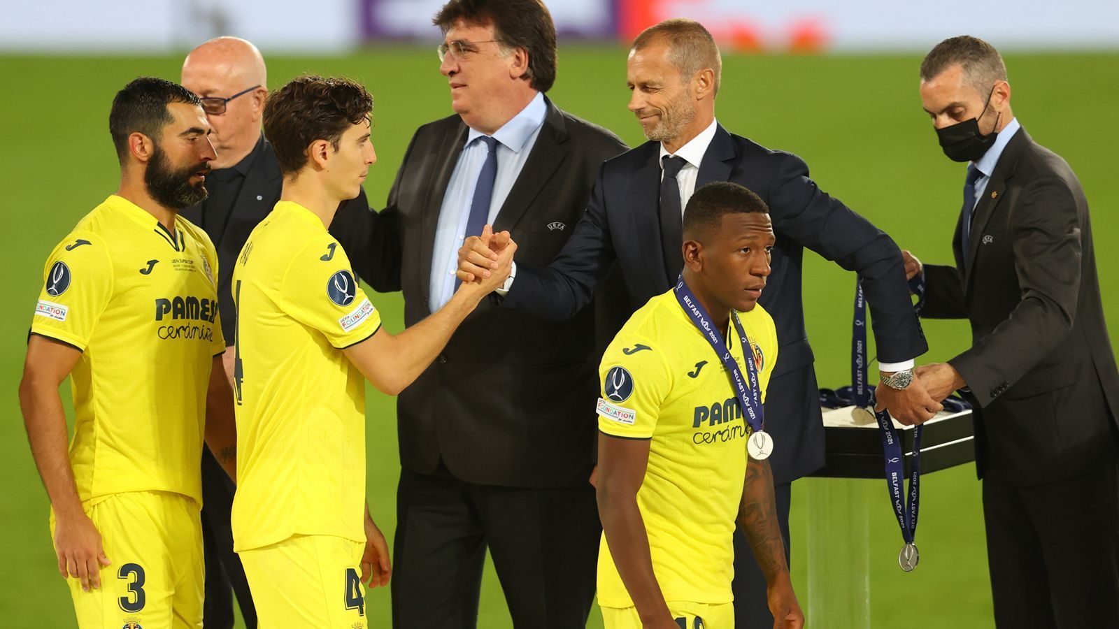 
                <strong>FC Villarreal (Spanien)</strong><br>
                Als Europa-League-Sieger hat sich der FC Villarreal ein Ticket für die Gruppenphase der Champions League gesichert. In La Liga wurde das "gelbe U-Boot" nur Siebter, war also weit von einer Champions-League-Qualifikation über die Liga-Platzierung entfernt.
              