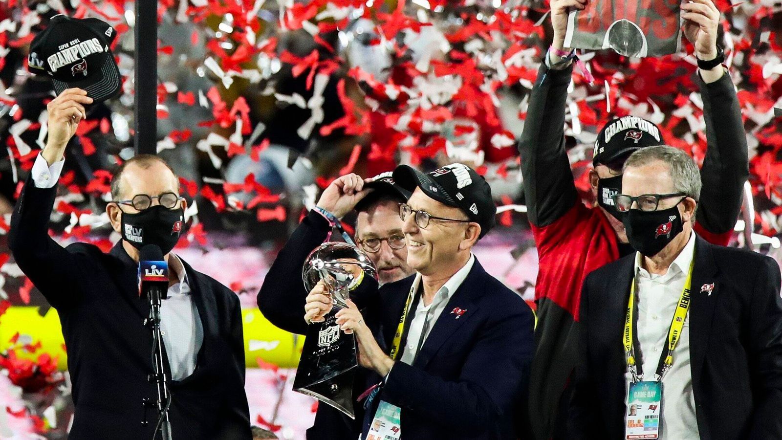 <strong>Platz 11: Glazer-Familie - Tampa Bay Buccaneers</strong><br>
                • Reinvermögen: 10 Milliarden US-Dollar