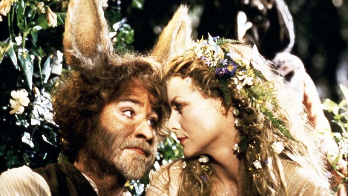 Kevin Kline (als Bottom) und Michelle Pfeiffer (als Titania) in "Ein Sommernachtstraum" (1999).