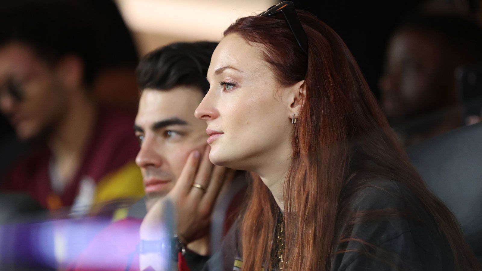 
                <strong>Sophie Turner und Joe Jonas</strong><br>
                Die Königin des Nordens ließ sich auch tief im Westen blicken. "Games of Thrones"-Star Sophie Turner war mit Ehemann und Sänger Joe Jonas dabei.
              