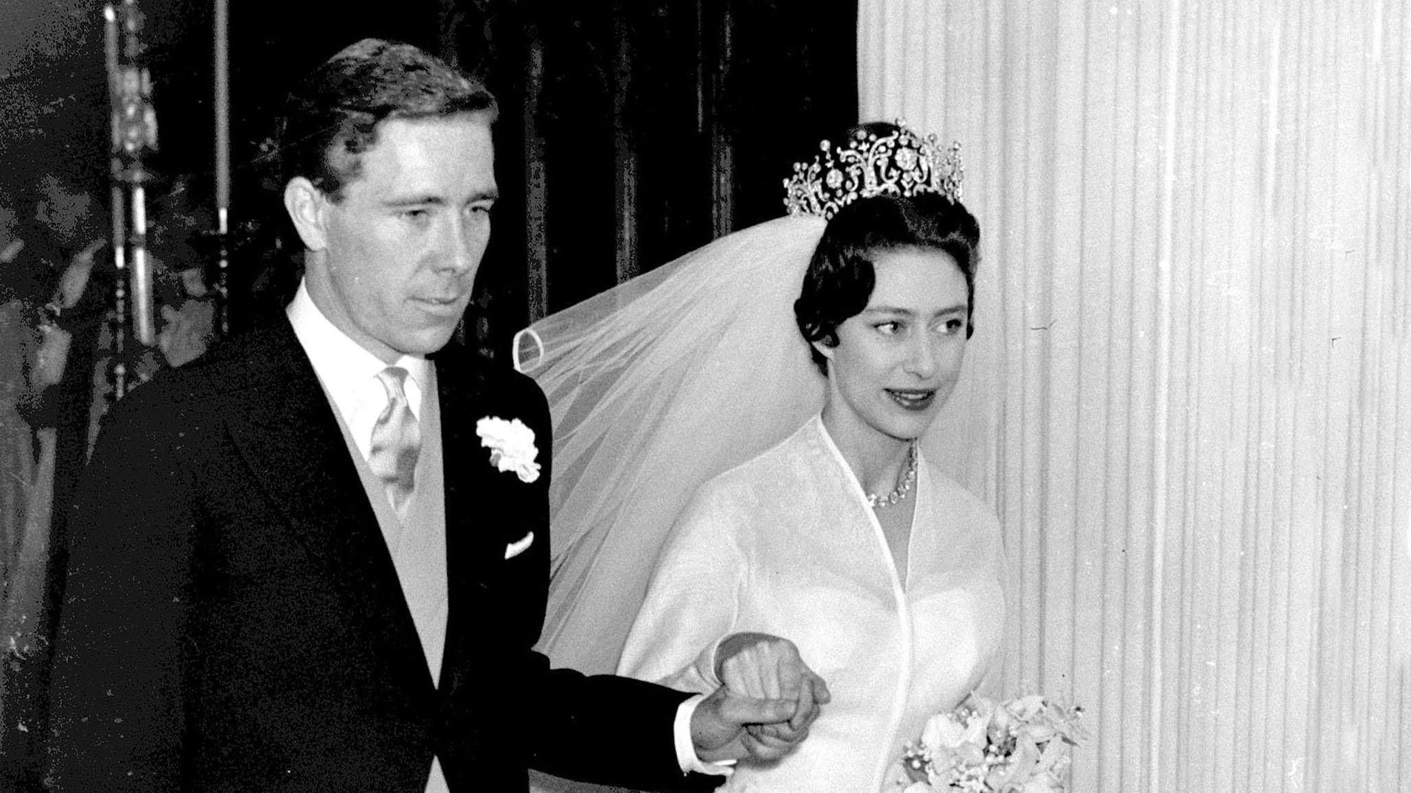 Prinzessin Margaret und Antony Armstrong-Jones heirateten in der Westminster Abbey. Was wie die große Liebe aussieht, wurde schnell zur Farce. Beide waren so unterschiedlich, dass die Ehe nach nur wenigen Jahren zur tickenden Zeitbombe wurde. Die Scheidung war, so Insider, nur eine Frage der Zeit.