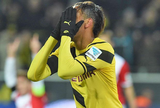 
                <strong>BVB: Gesichter der Krise</strong><br>
                Auch der beste Schütze der Dortmunder, Pierre-Emerick Aubameyang (fünf Saison-Tore), blieb vor dem FCA-Tor ungefährlich. Das Ergebnis: pure Verzweiflung.
              