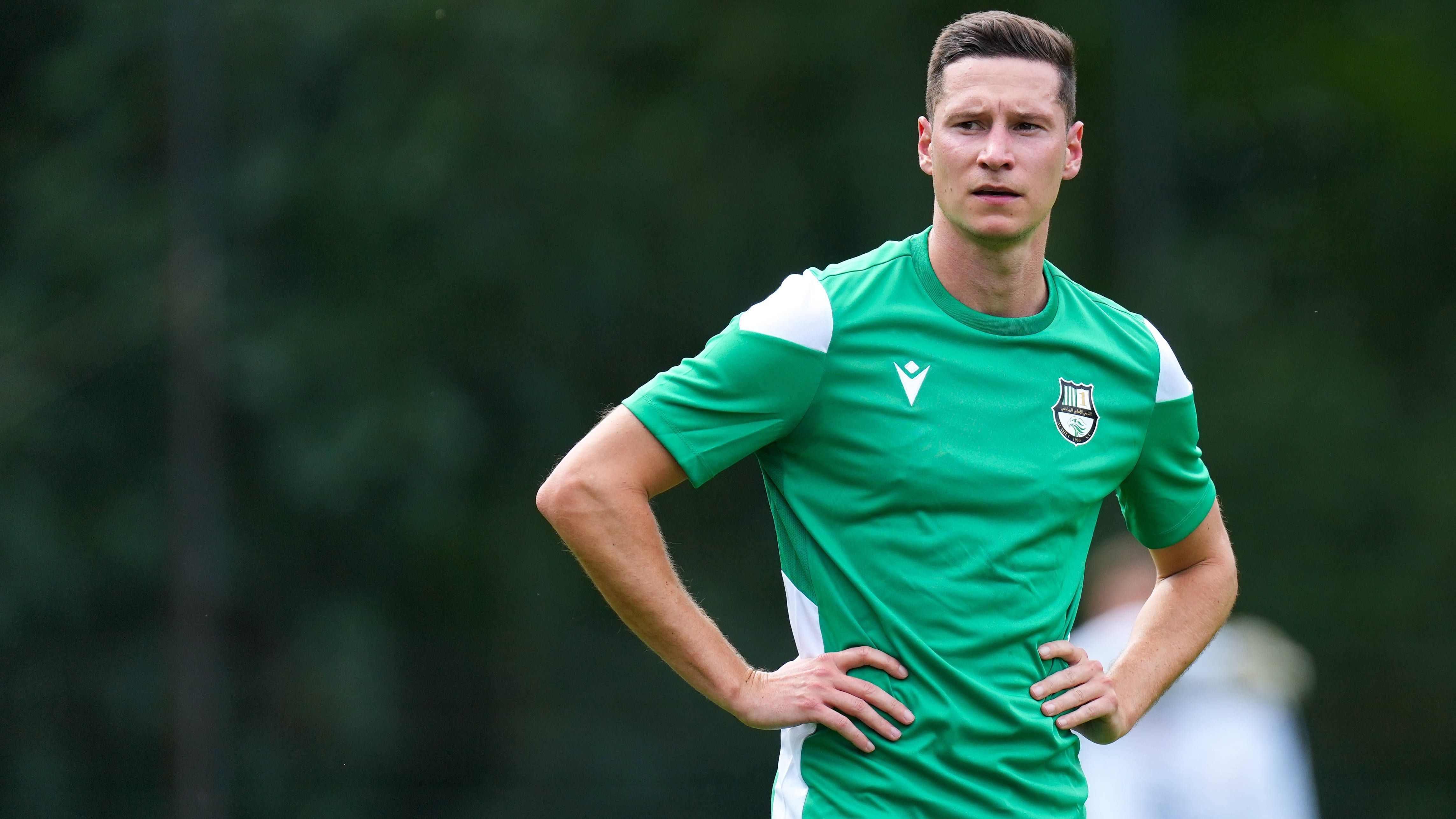 <strong>Julian Draxler</strong><br>Gerade einmal 20 Jahre alt war Julian Draxler, als er in Brasilien Weltmeister wurde. Ein Jahr nach dem Triumph wechselte der Schalker nach Wolfsburg und von da aus weiter zu Paris St. Germain. 2022/23 ging er leihweise zu Benfica Lissabon, wo ihn eine Verletzung ausbremste, als er gerade in Tritt kam. Verabschiedete sich 2023 mit seinem Wechsel nach Katar zu Al-Ahli SC vom europäischen Spitzenfußball.