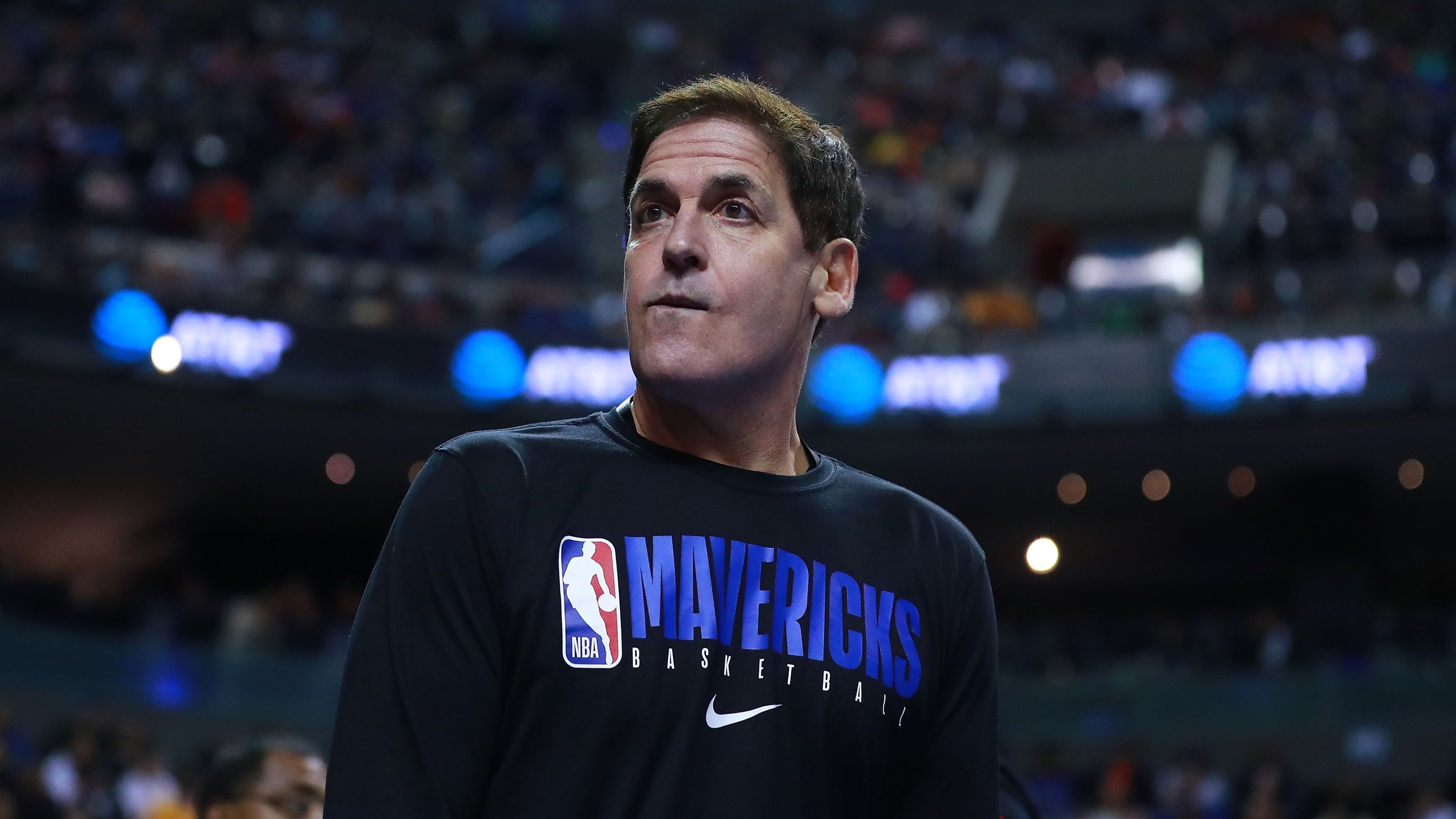 <strong>5. Platz (geteilt): Mark Cuban (2020) - 500.000 Dollar</strong><br>18 Jahre später wurde Mark Cuban wegen des gleichen Vergehens erneut verurteilt. Auf Twitter und in TV-Interviews hatte er Schiedsrichter angezählt. Seine Reaktion auf die Strafe war abermals die gleiche. Auch dieses Mal legte er 500.000 Dollar in Form einer Spende nochmal drauf.