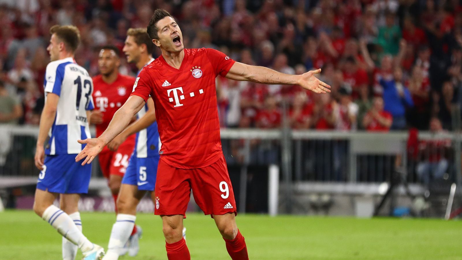 
                <strong>Robert Lewandowski</strong><br>
                Zumeist von einem oder mehreren Gegenspielern zugestellt in der Offensive. Nutzt seine erste Torchance zur Führung (24.). Leitet den Angriff nach Ballgewinn dabei im Mittelfeld selbst ein. Holt den Foulelfmeter gegen Grujic raus und verwandelt eiskalt vom Punkt (60.). Verpasst kurz darauf seinen dritten Treffer nach langem Ball von Süle gegen den gut reagierenden Jarstein. ran-Note: 2
              