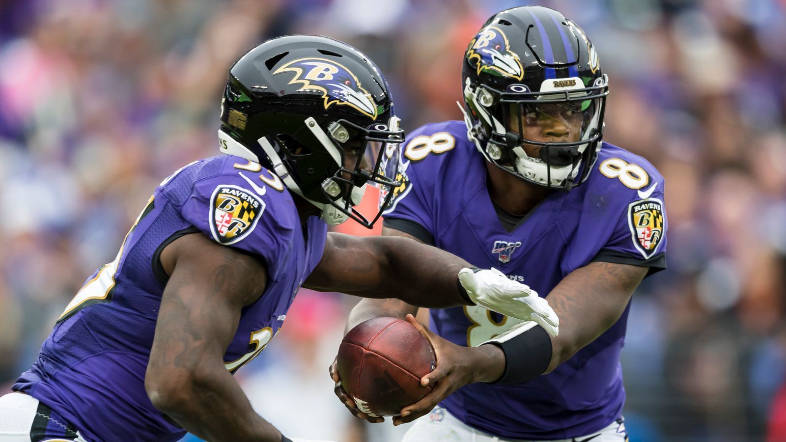 
                <strong>Rushing Offense: Baltimore Ravens</strong><br>
                Die Baltimore Ravens nahmen die Rushing Defense der Cincinnati Bengals, vor der Partie bereits eine der schwächsten der Liga, nach allen Regeln der Kunst auseinander. Allein Quarterback Lamar Jackson legte 152 Rushing Yards auf  - ein neuer Karrierebestwert für den 22-Jährigen.Gesamtpunktzahl: 38
              