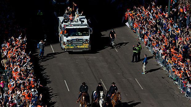 
                <strong>Sieger-Parade der Denver Broncos</strong><br>
                Das lebende Broncos-Maskottchen ist aber nicht der einzige Vierbeiner der Parade.
              