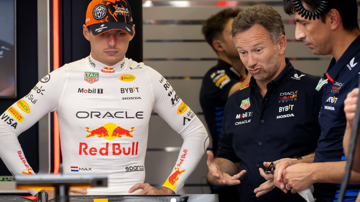 BUDAPEST - Max Verstappen and Christian Horner (Red Bull Racing) during the 2nd free practice at the Hungaroring Circuit in the run-up to the Hungarian Grand Prix. ANP SANDER KONING xVIxANPxSportx ...