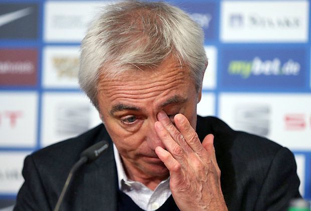 
                <strong>Bert van Marwijk (25. September 2013 bis 15. Februar 2014)</strong><br>
                Auch ihm erging es nicht viel besser: Bert van Marwijk (0,88 Punkte pro Spiel) saß nur rund ein halbes Jahr bei den Norddeutschen auf der Trainerbank. Nach einer peinlichen 2:4-Niederlage bei Eintracht Braunschweig wurde der Niederländer gefeuert.
              