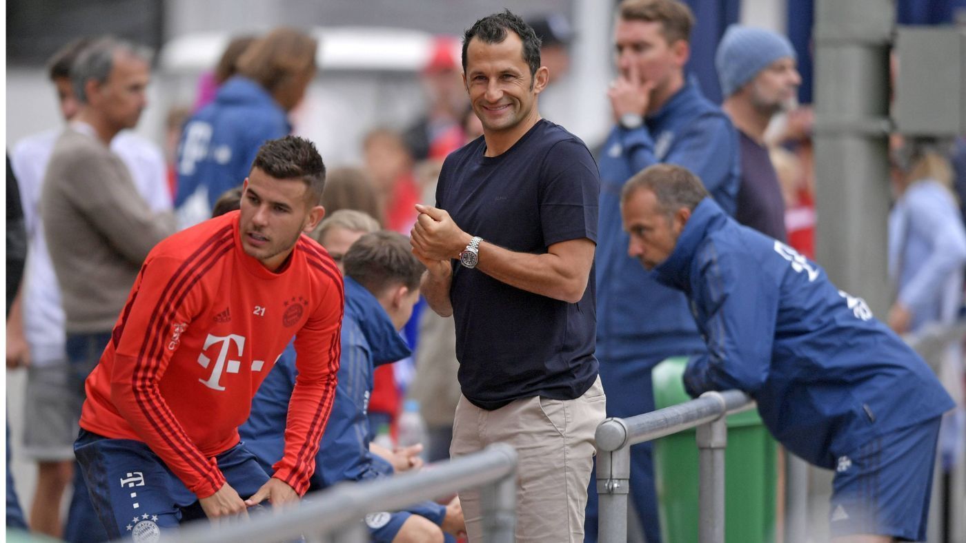 
                <strong>Exorbitantes Gehalt von Lucas Hernandez ruft alle Spielerberater auf den Plan</strong><br>
                Zur Saison 2019/2020 schloss sich Lucas Hernandez für eine Bundesliga-Rekordsumme von 80 Millionen Euro dem FC Bayern an. Hernandez wurde sofort Topverdiener, soll 17 Millionen Euro pro Jahr einnehmen. Das wären mehr als Weltstar Robert Lewandowski und Kapitän Manuel Neuer. Schnell sprach sich das Hernandez-Gehalt in der Kabine herum, ...
              