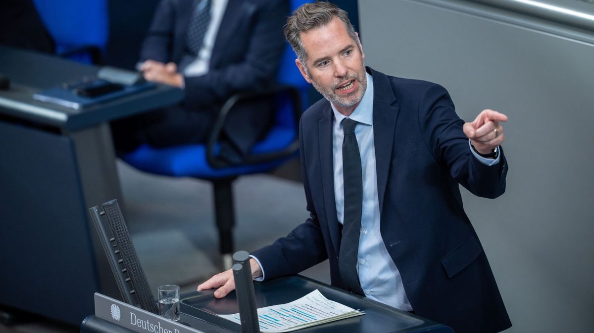 16.10.2024, Berlin: Christian Dürr, Fraktionsvorsitzender der FDP, spricht nach einer Regierungserklärung von Kanzler Scholz zum EU-Gipfel im Bundestag. 