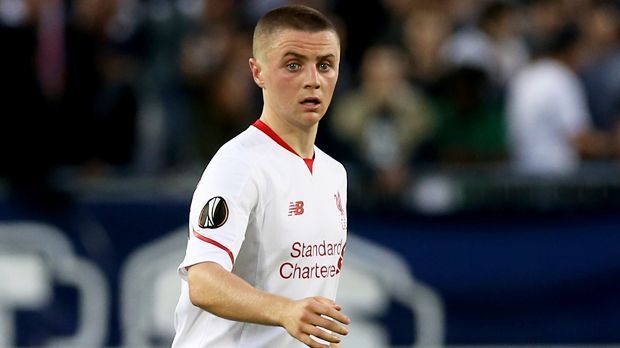 
                <strong>FC Liverpool: Jordan Rossiter</strong><br>
                FC Liverpool: Jordan Rossiter. Unter dem ehemaligen Reds-Coach Brendan Rodgers debütierte Rossiter am dritten Spieltag gegen Arsenal. Seitdem wartet der 18-jährige Engländer auf den nächsten Einsatz. Allerdings liegt das nicht am Trainer-Wechsel zu Jürgen Klopp, sondern an einem Muskelfaserriss, der ihn seit vier Monaten lahmlegt.
              