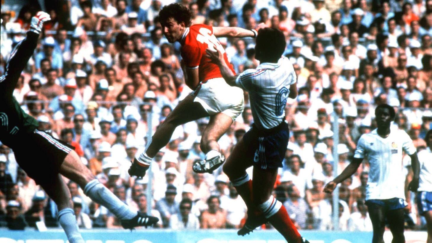 <strong>Platz 14: Bryan Robson (England) - 28 Sekunden</strong><br>Turnier: WM 1982 in Spanien<br>Spiel: Vorrunde gegen Frankreich 3:1<br>Besonderes: Es war Englands erstes WM-Tor nach zwölf Jahren.