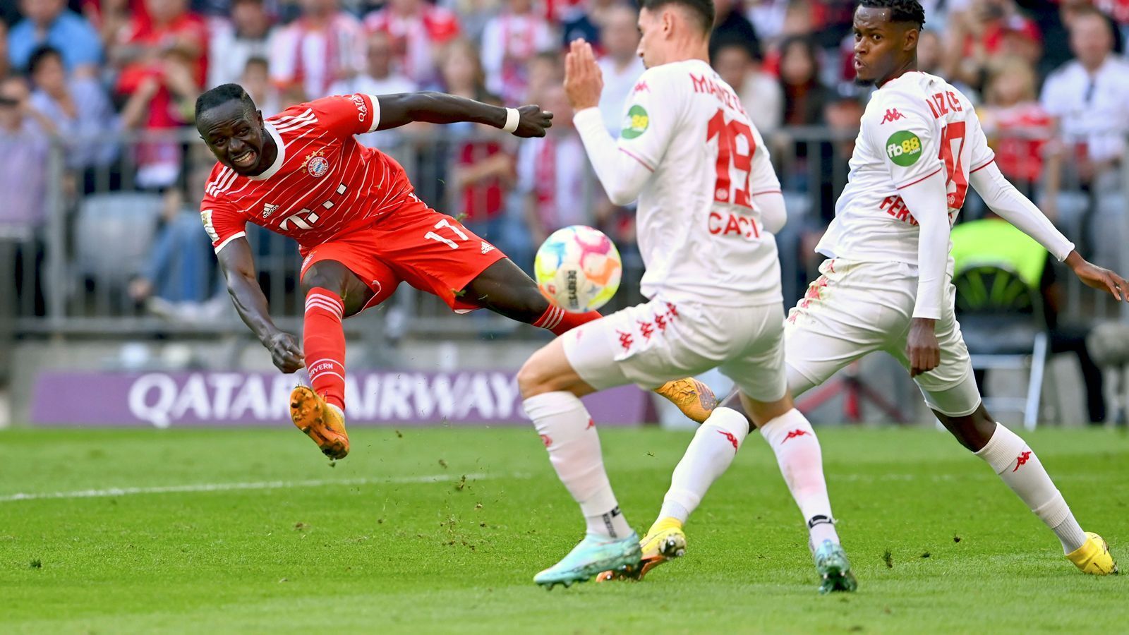 
                <strong>6:2-Gala gegen Mainz: Die Einzelkritik zu den Bayern-Stars</strong><br>
                Der FC Bayern München macht weiter Druck auf Tabellenführer Union Berlin. Das Team von Julian Nagelsmann verbuchte beim 6:2 (3:1) gegen Mainz 05 bereits den sechsten Pflichtspielsieg in Folge. Dabei überzeugte einmal mehr die Offensive. Die Bayern in der ran-Einzelkritik.
              