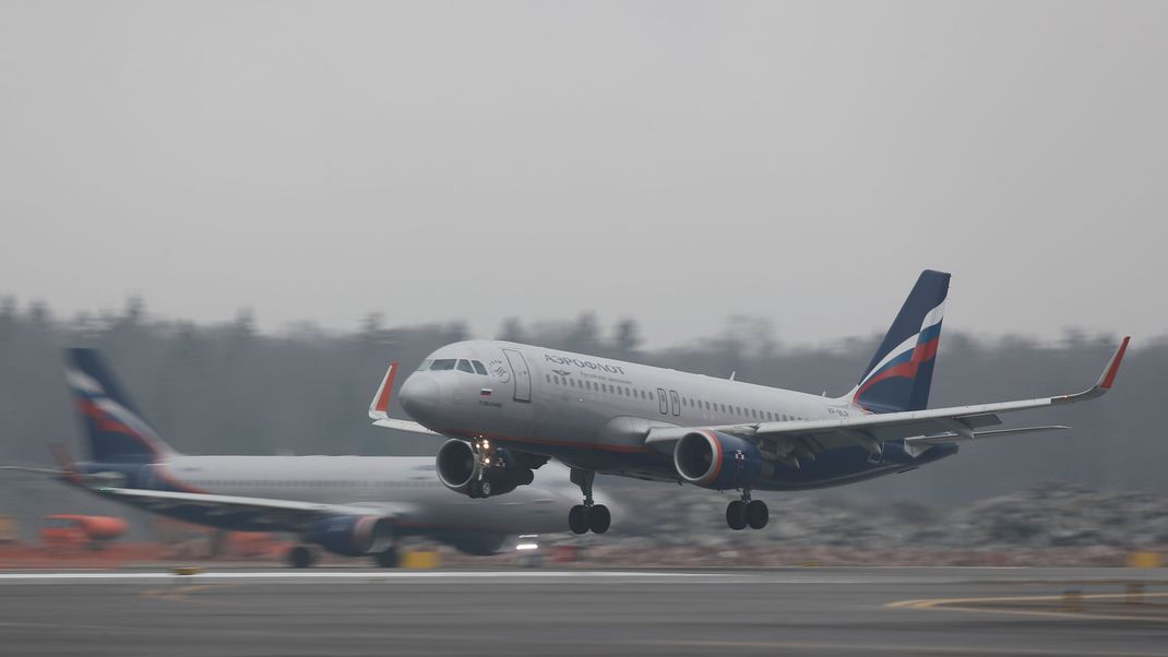 Symbolbild: Ein Airbus A320-200 der Aeroflot landet auf dem internationalen Flughafen Scheremetjewo außerhalb von Moskau, Russland.