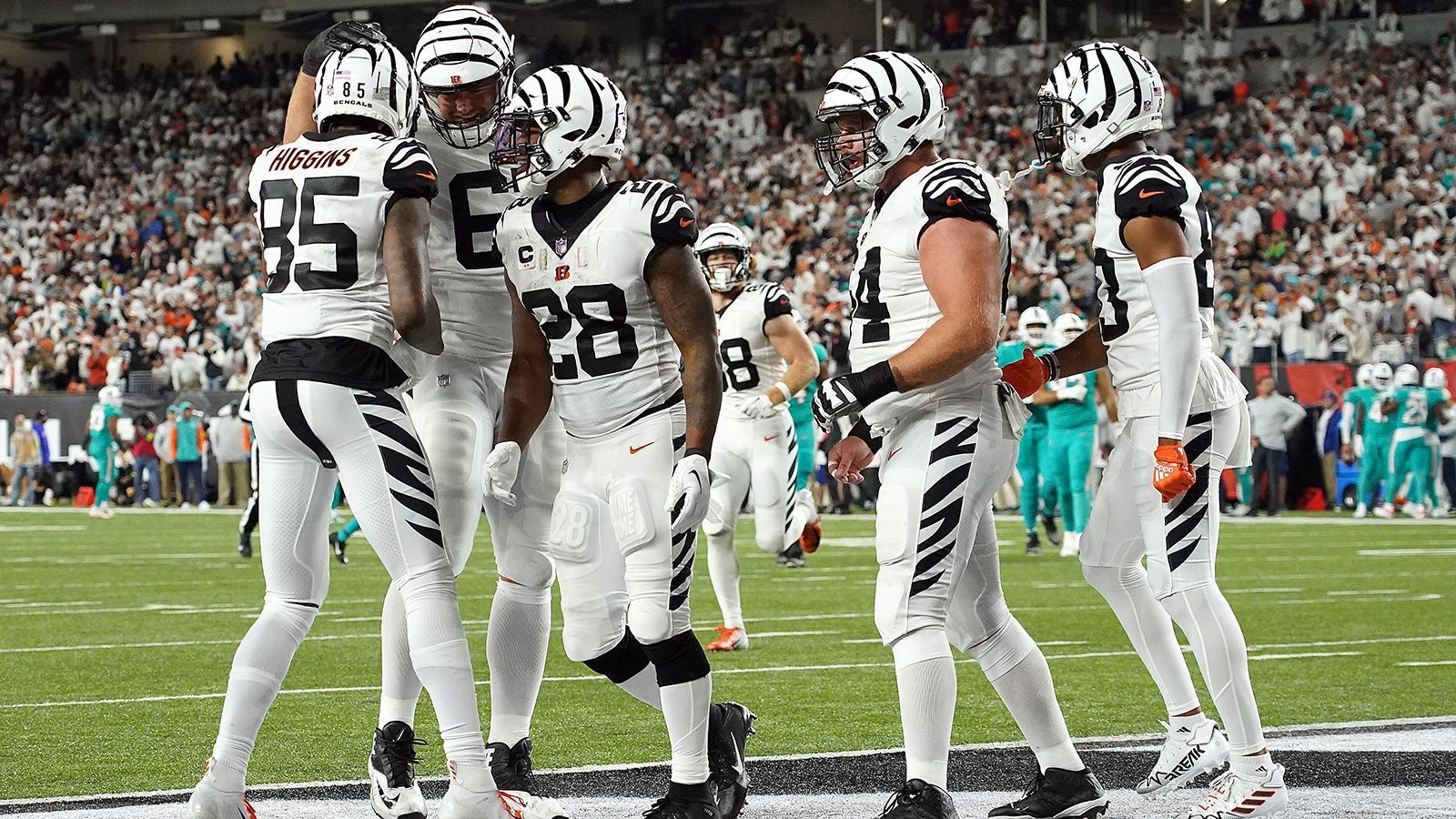 
                <strong>Bengals Color Rush 2022</strong><br>
                ... und auch der AFC-Championship-Teilnehmer Cincinnati Bengals bewies modisch einen guten Geschmack. 
              