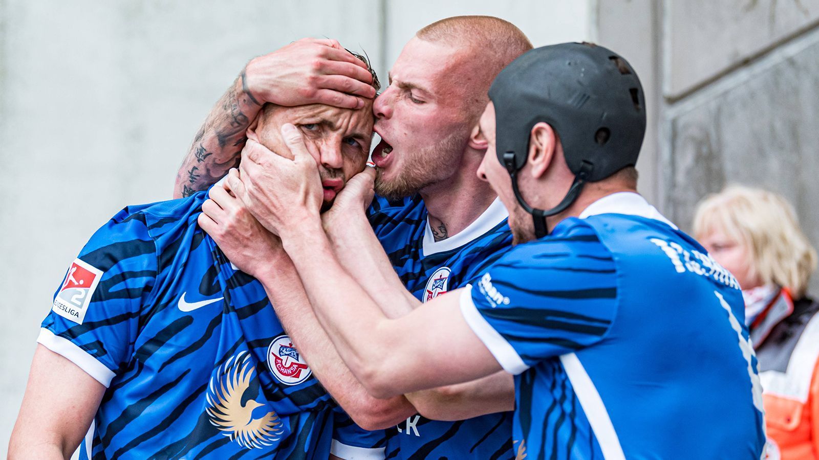 
                <strong>Klassenerhalt? Hansa Rostock (13. Tabellenplatz, 37 Punkte)</strong><br>
                • 1. FC Nürnberg - Hansa Rostock (<a href="/datenbank/fussball/2-bundesliga/ma9418202/1-fc-nuernberg_hansa-rostock/liveticker" data-url-id="52118">Sa., ab 13 Uhr im Liveticker</a>)<br>Rostock steht nach dem jüngsten, wichtigen Sieg gegen Schlusslicht Sandhausen - womit man den direkten Abstieg verhindern konnte - kurz vor dem Klassenerhalt.&nbsp;• Klassenerhalt, wenn Bielefeld nicht mehr Punkte als Rostock holt<br>
              